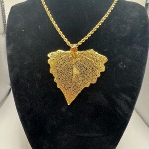 Vintage Monet Gold Tone Necklace with Leaf Pendant